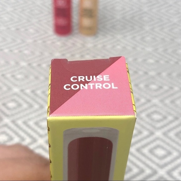 🌺 Ulta Lipstick Gloss Duo, Balm & Makeup Remover Set - Picture 4 of 6